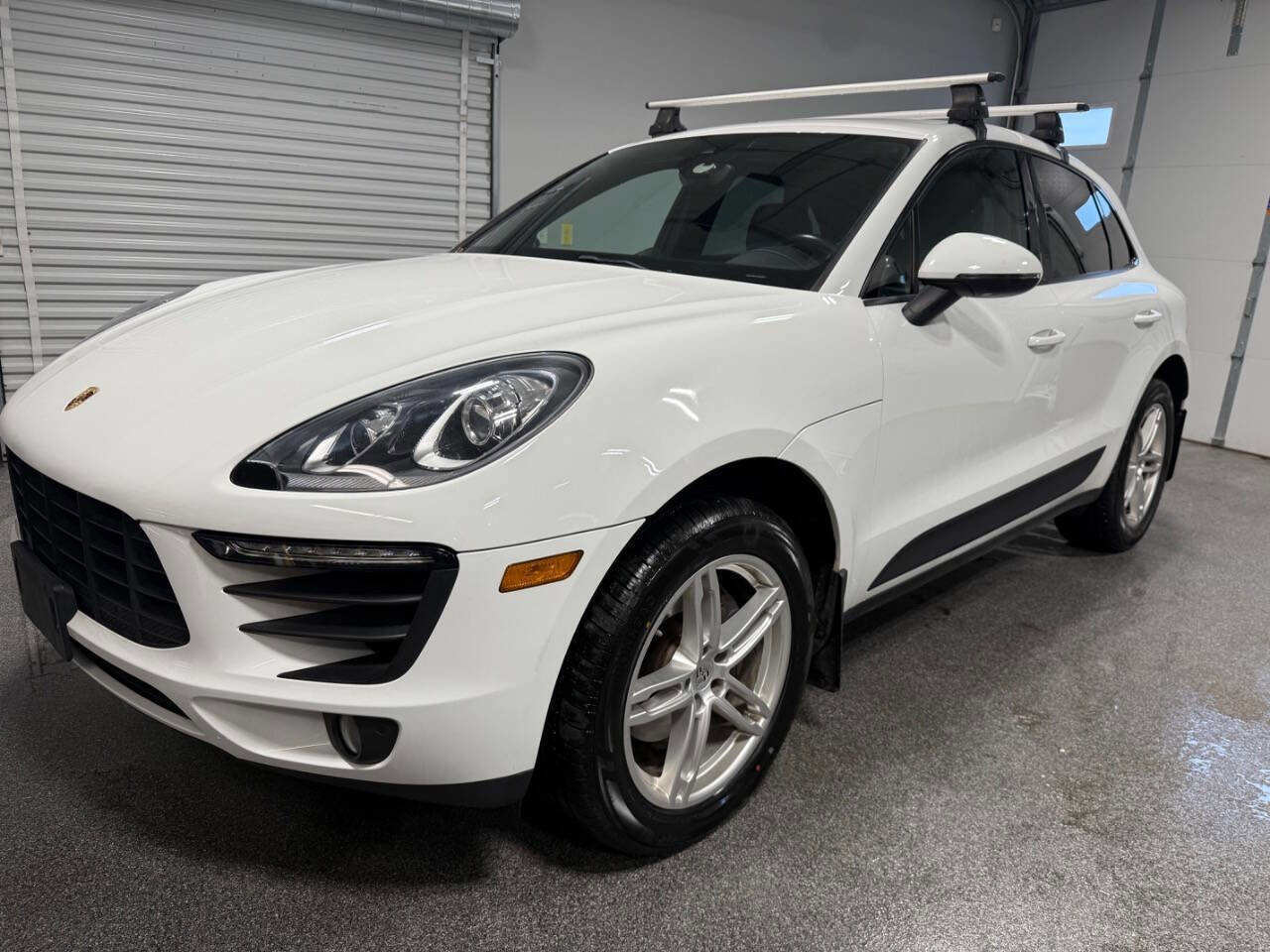 Used 2018 Porsche Macan AWD/4WD image 1