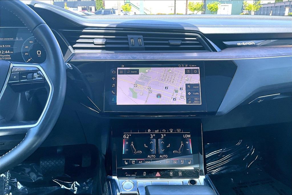 Used 2019 Audi e-tron Prestige w/ Prestige Package AWD/4WD image 8