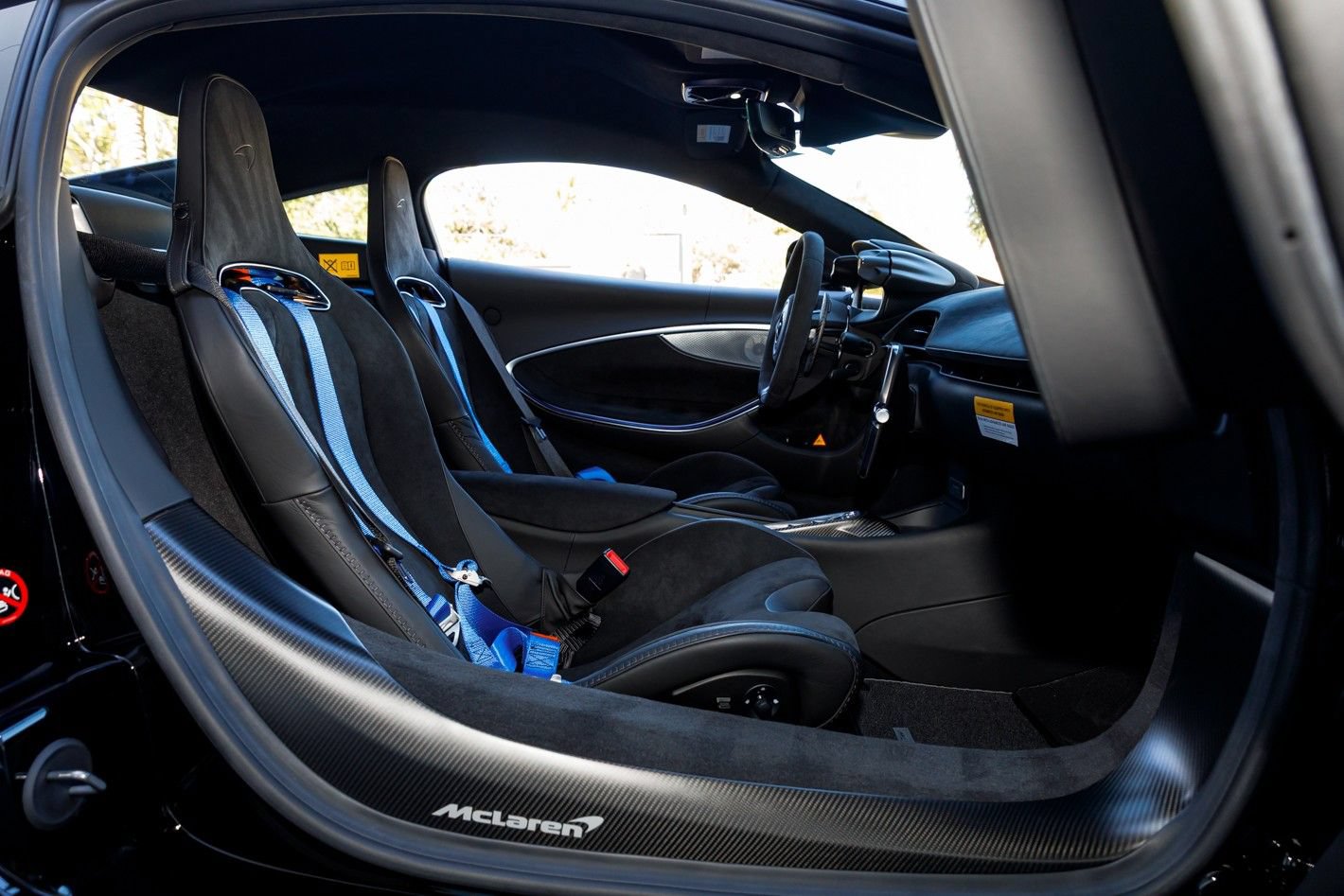 Used 2023 McLaren Artura RWD image 44