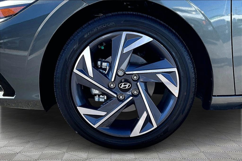 Used 2025 Hyundai Elantra SEL image 9