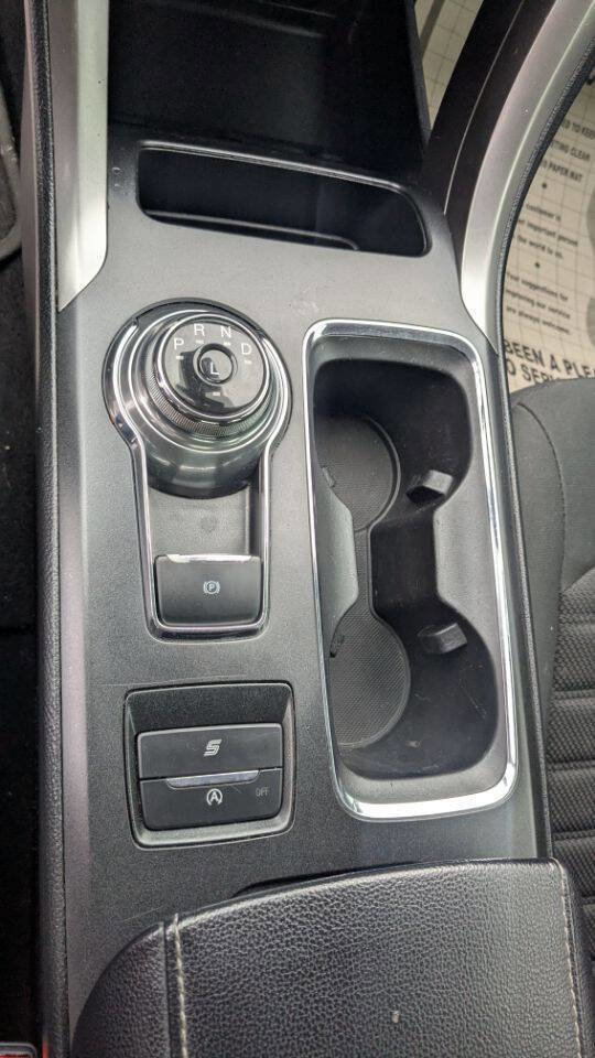 Used 2020 Ford Fusion SE image 35