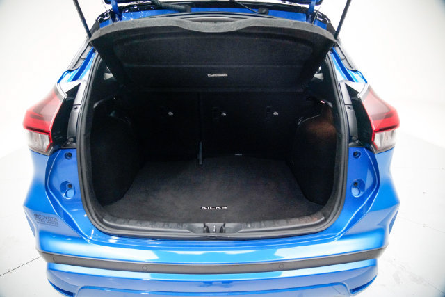 Used 2023 Nissan Kicks SR w/ SR Premium Package FWD image 13