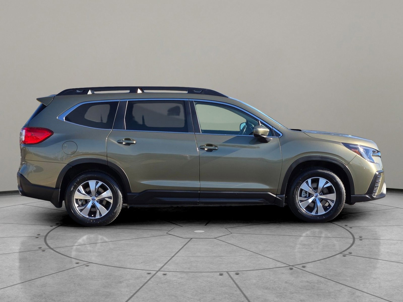 Used 2024 Subaru Ascent Premium w/ Convenience Package image 3