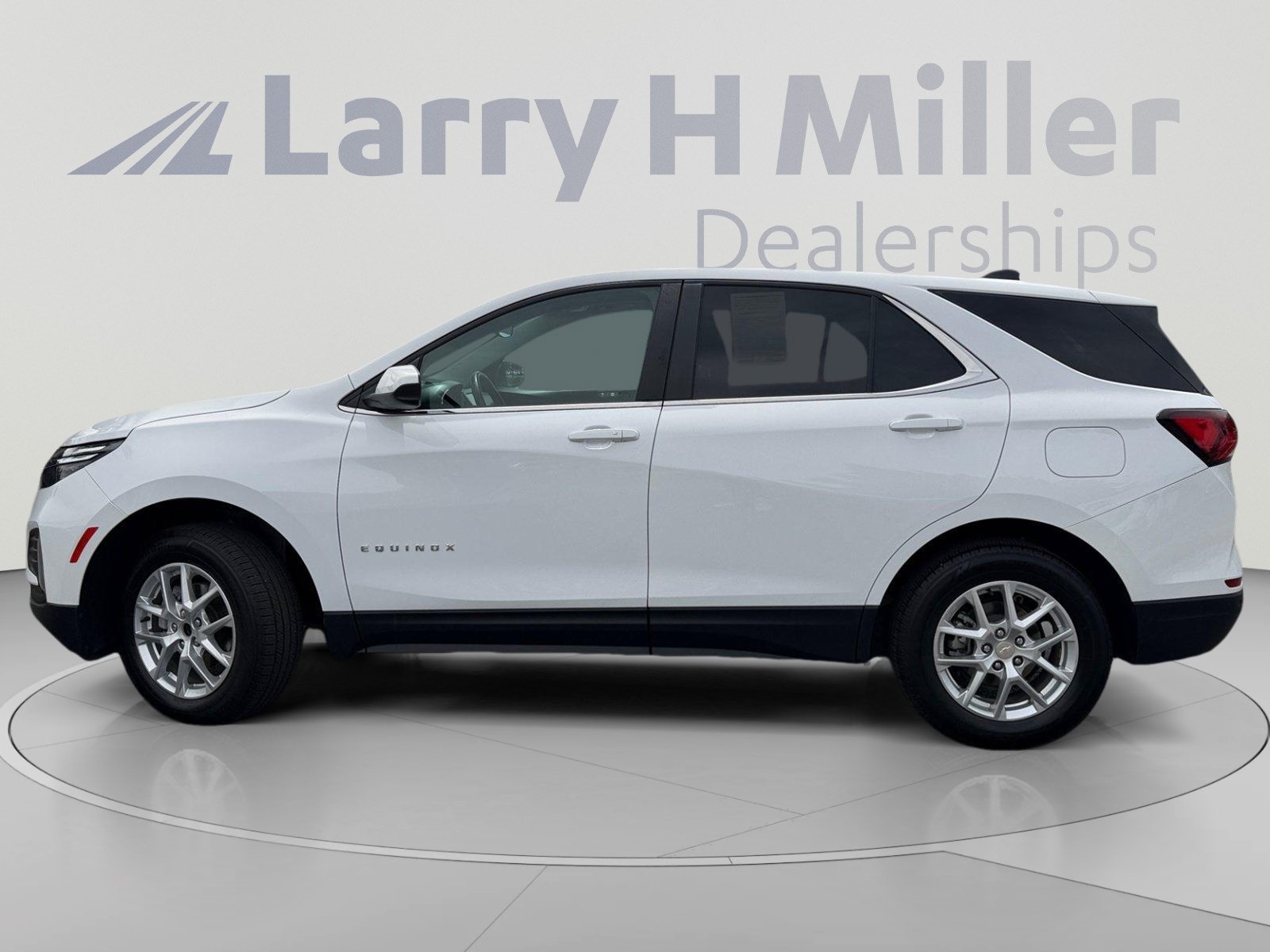 Used 2024 Chevrolet Equinox LT AWD/4WD image 2
