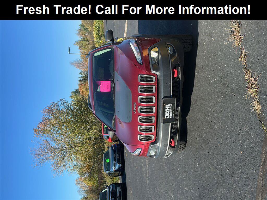 Used 2017 Jeep Cherokee Trailhawk w/ Cold Weather Group AWD/4WD image 2