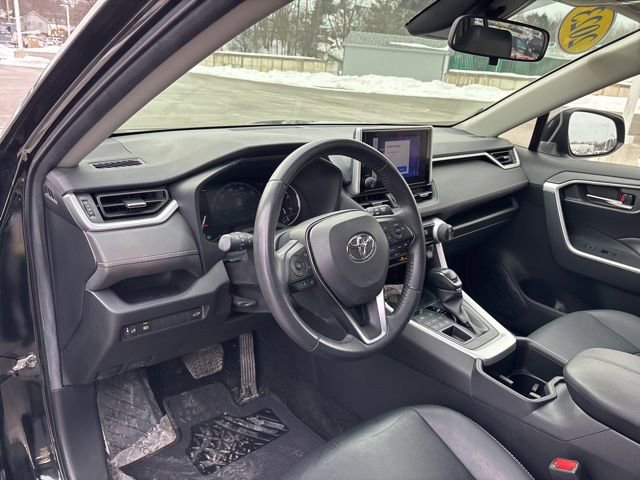 Used 2023 Toyota RAV4 XLE Premium image 39