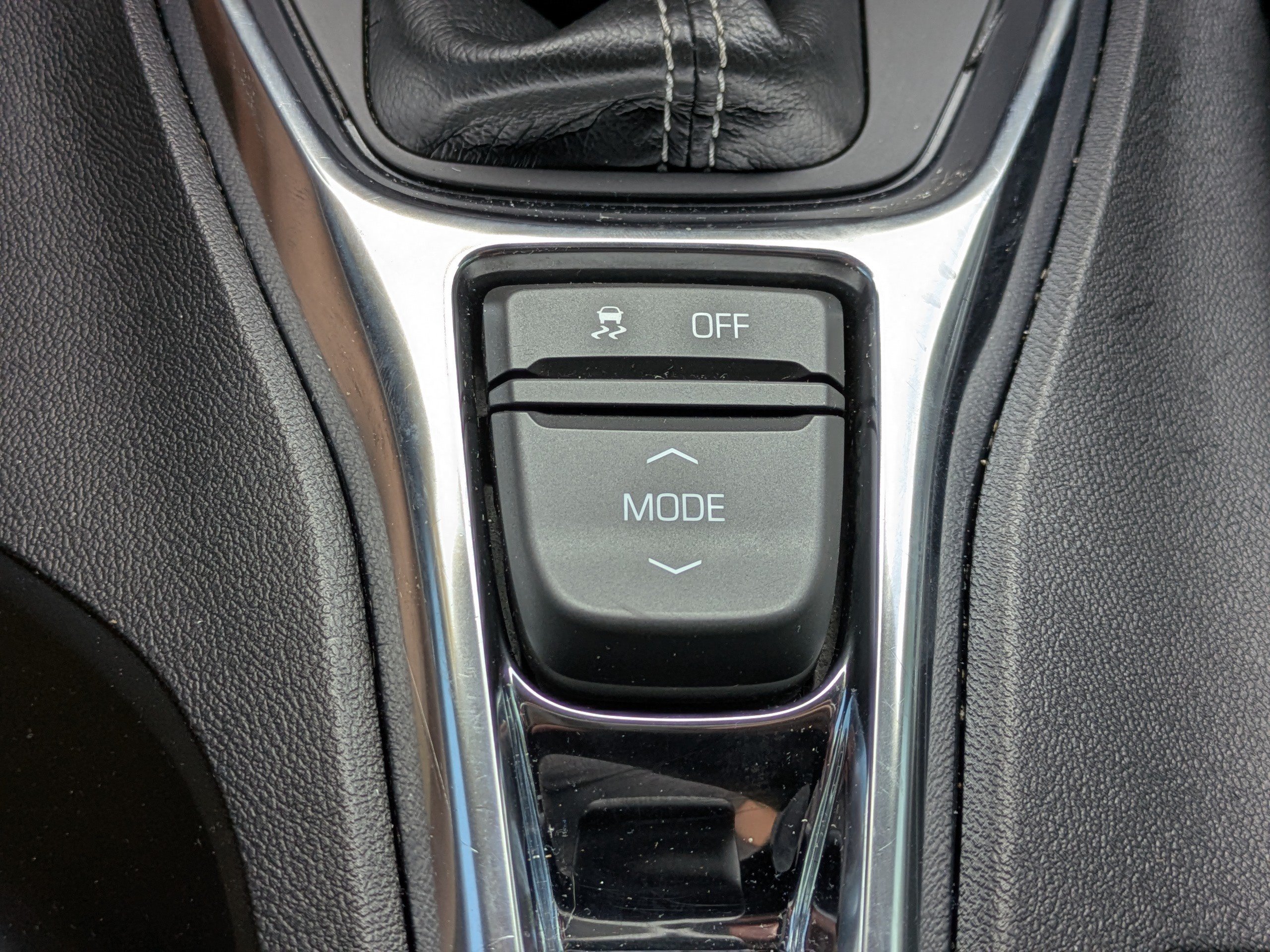 Used 2020 Chevrolet Camaro LT w/ RS Package RWD image 28