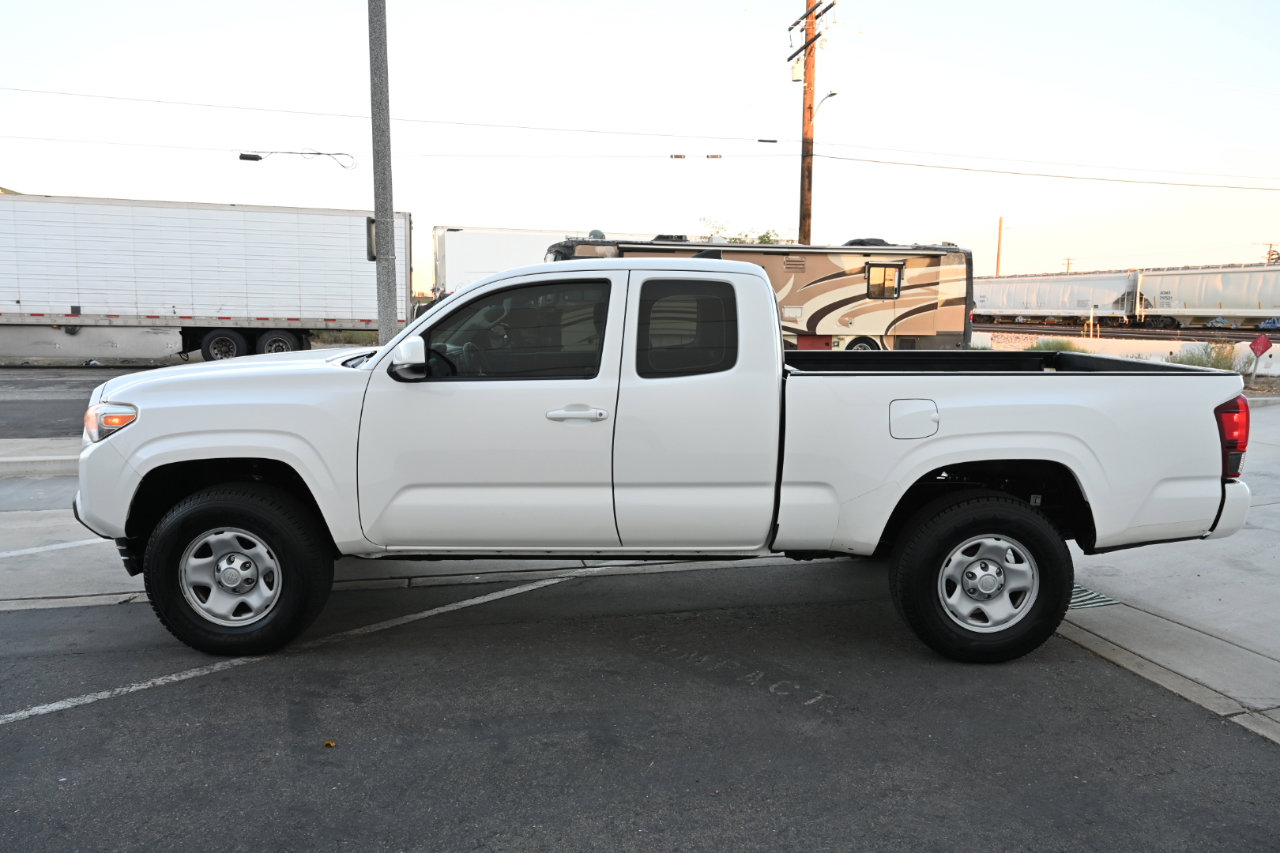 Used 2018 Toyota Tacoma 2WD Access Cab image 3