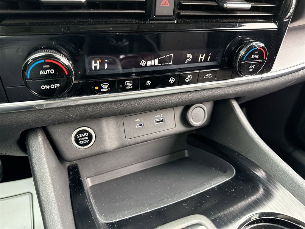 Used 2022 Nissan Rogue SV image 18