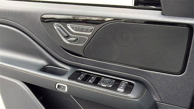 New 2026 Lincoln Aviator AWD image 27