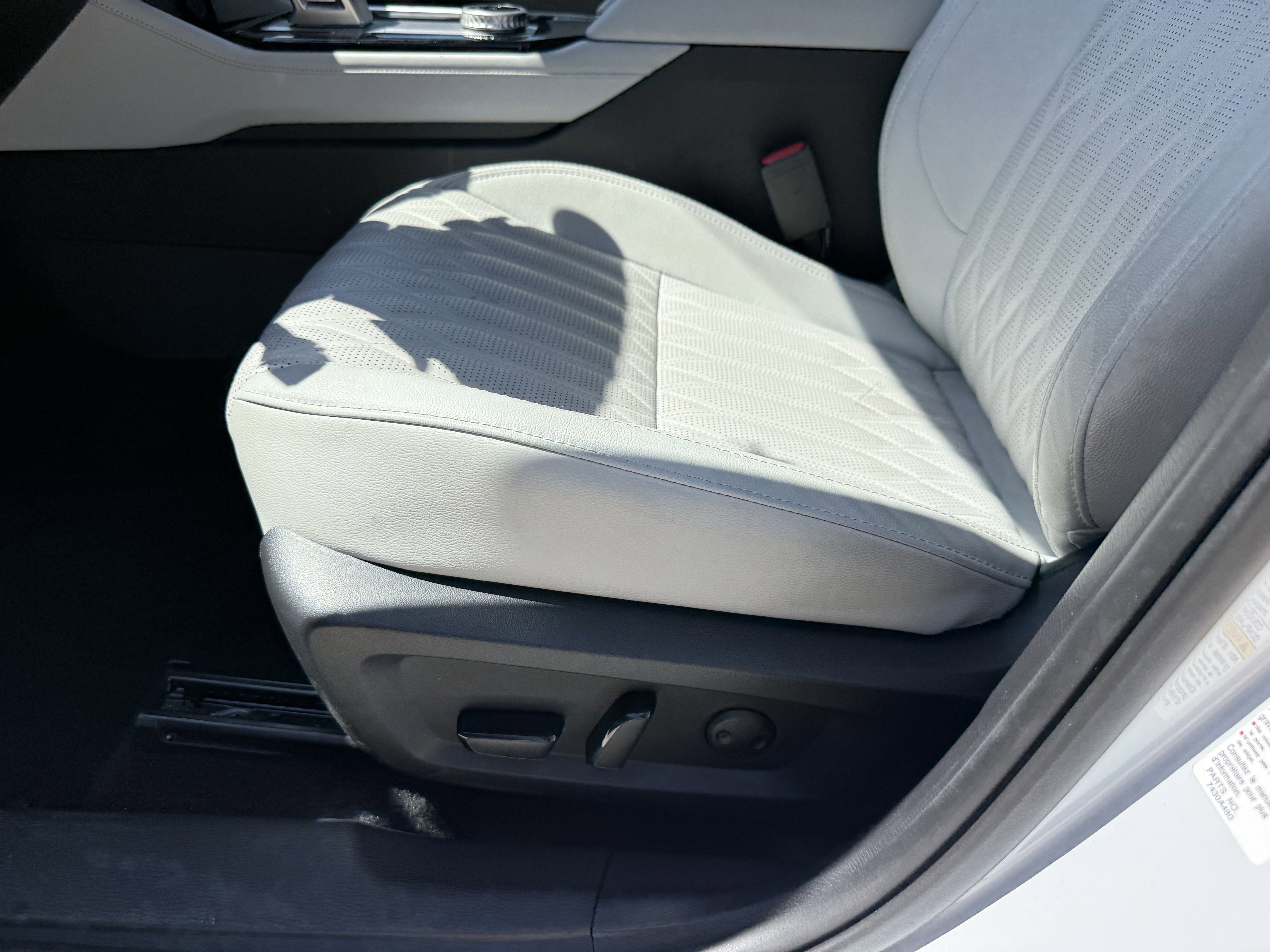 Used 2025 Mitsubishi Outlander SEL image 30