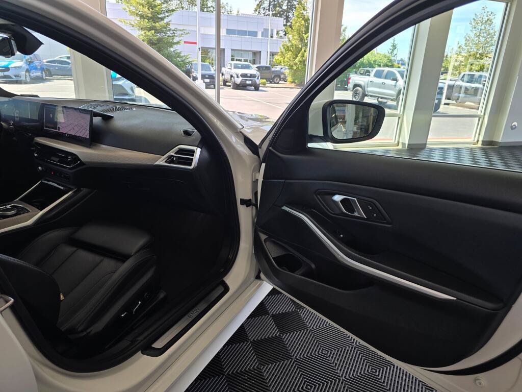 Used 2025 BMW 330i Sedan RWD image 40