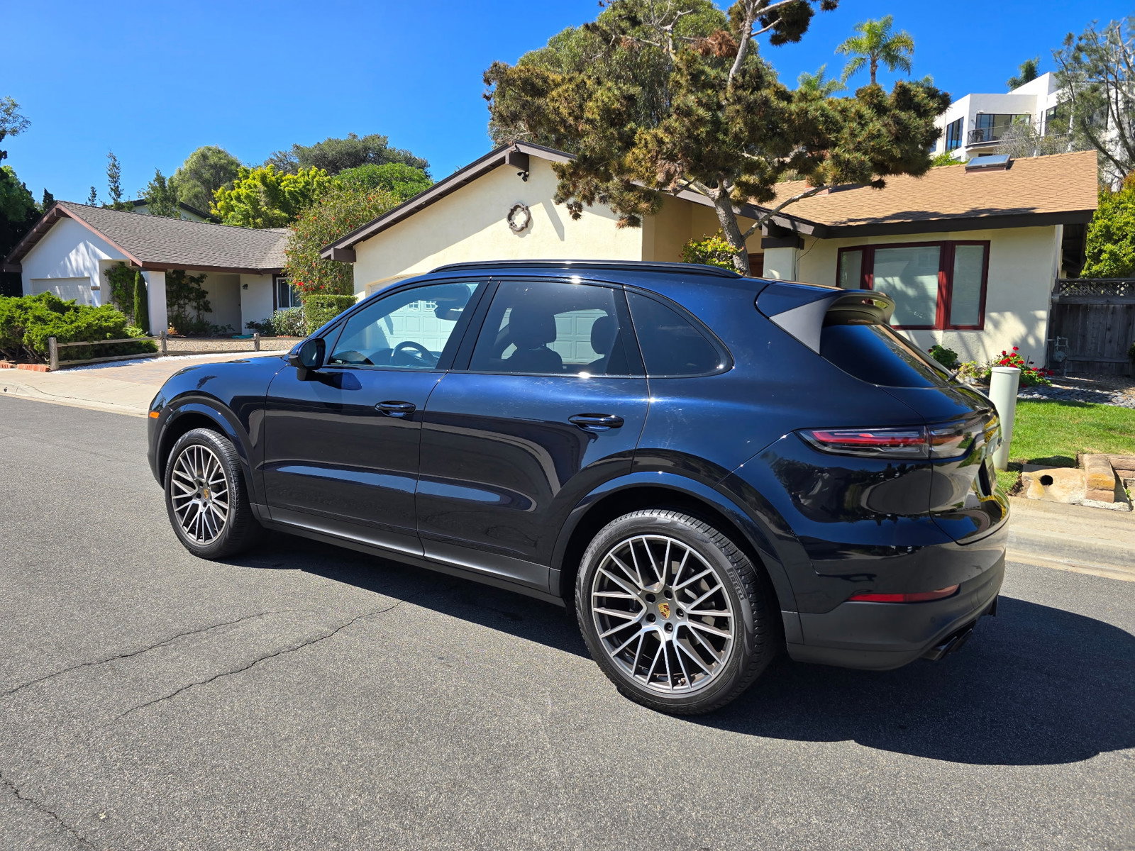 Used 2022 Porsche Cayenne Platinum Edition w/ Premium Package Plus image 13