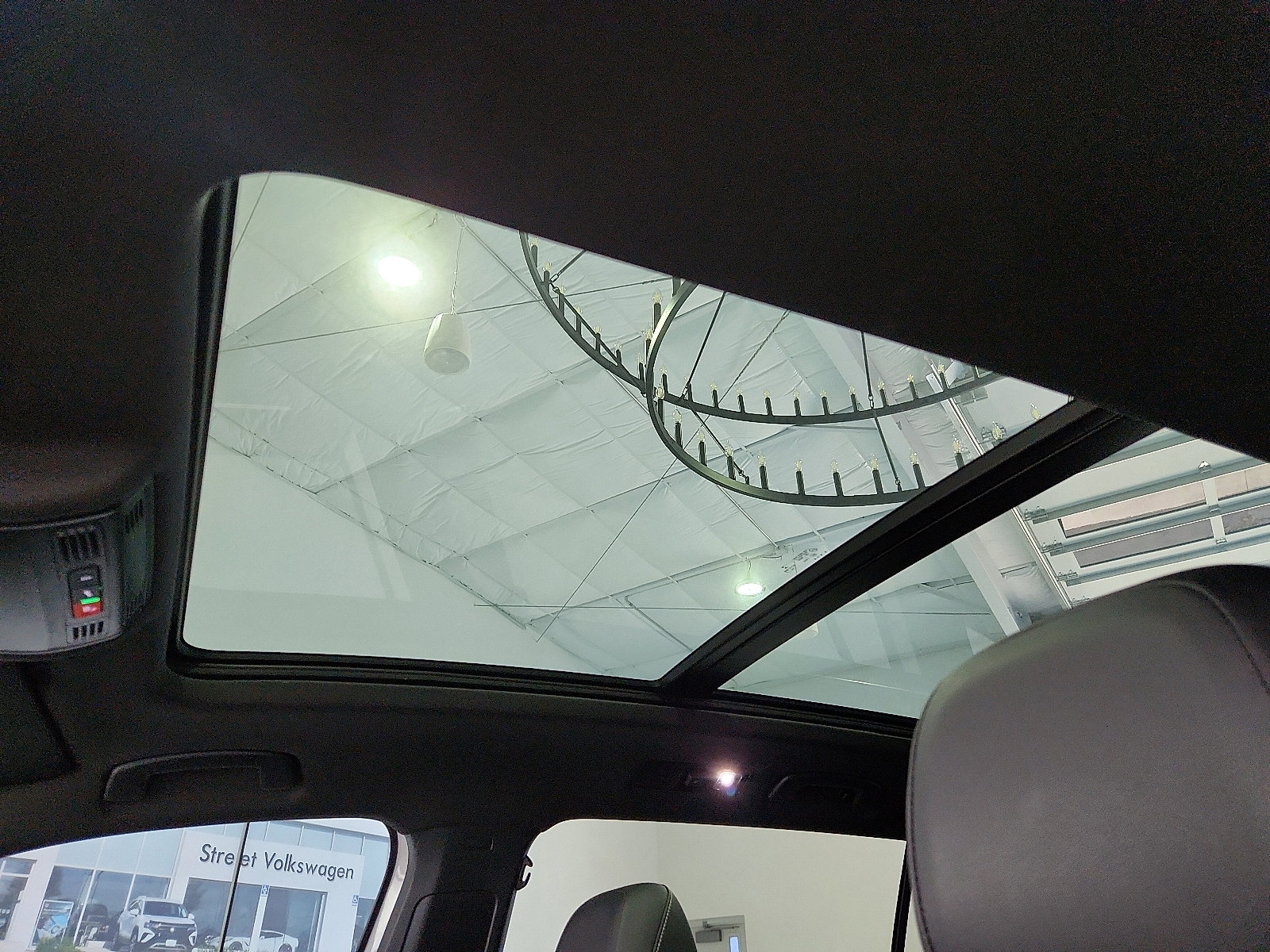 Certified 2023 Volkswagen Tiguan SE R-Line FWD image 14
