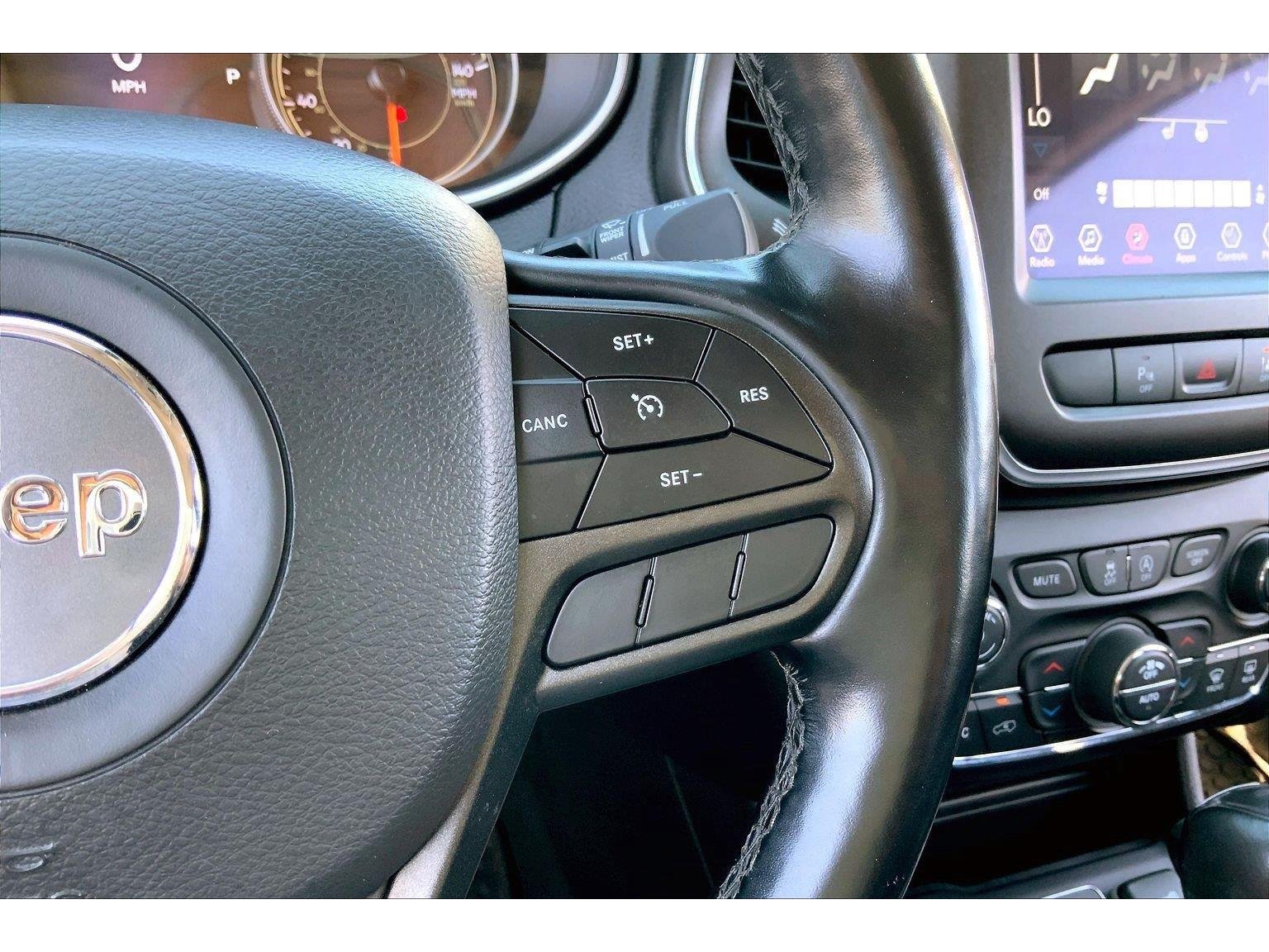 Used 2021 Jeep Cherokee Trailhawk AWD/4WD image 18