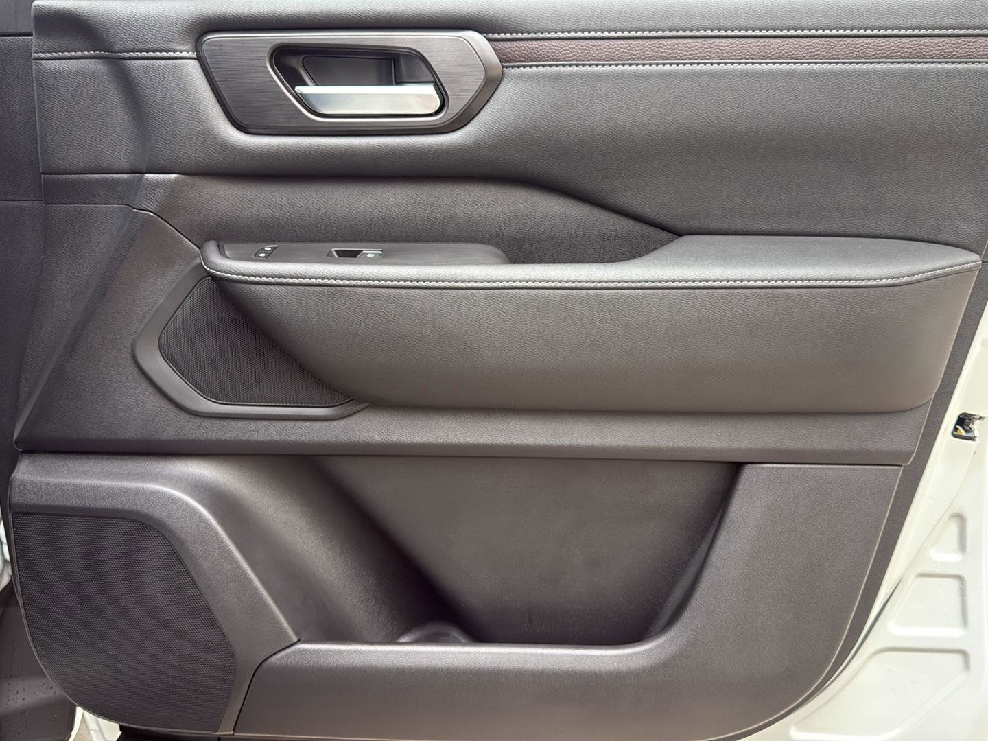 New 2026 Nissan Armada SL w/ Captain's Chari Seat Package image 38