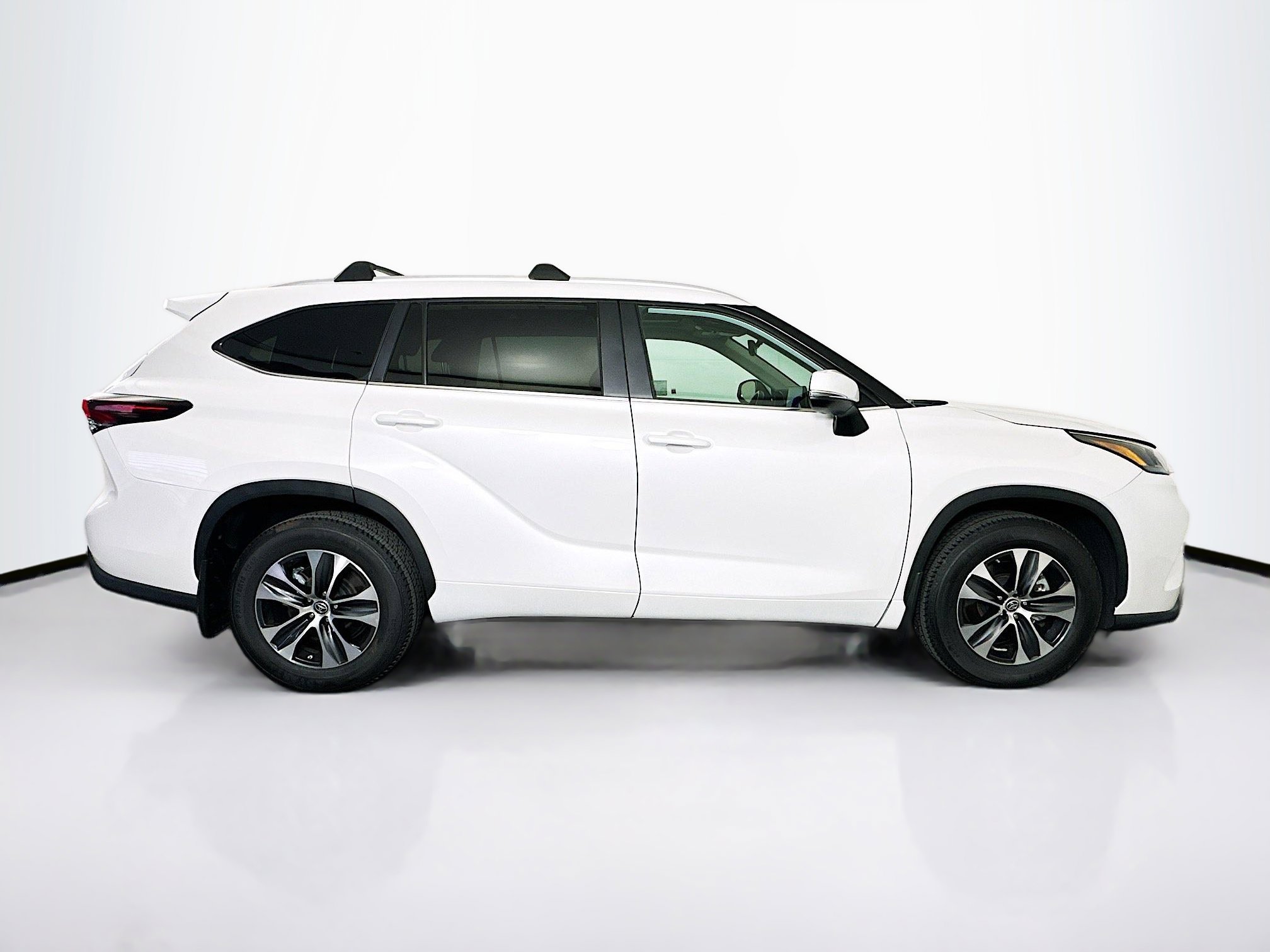 Used 2024 Toyota Highlander XLE image 10