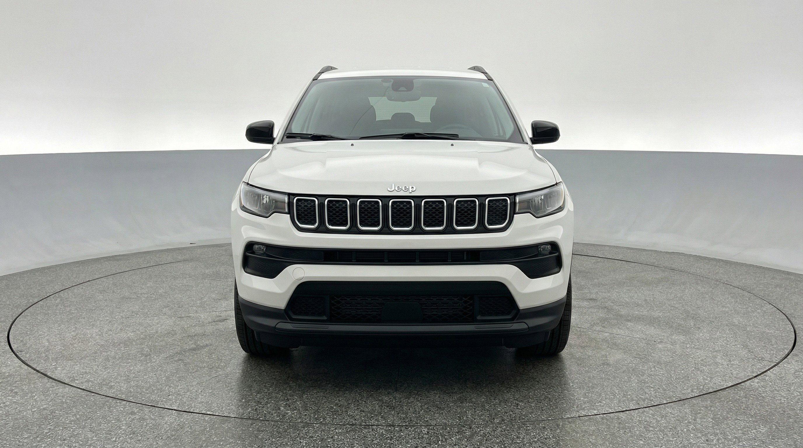 Used 2025 Jeep Compass Latitude image 2