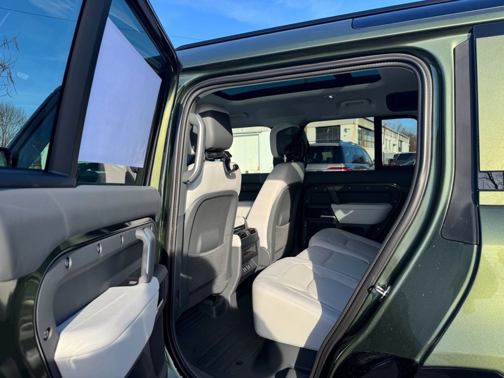 New 2026 Land Rover Defender 110 X-Dynamic SE image 8
