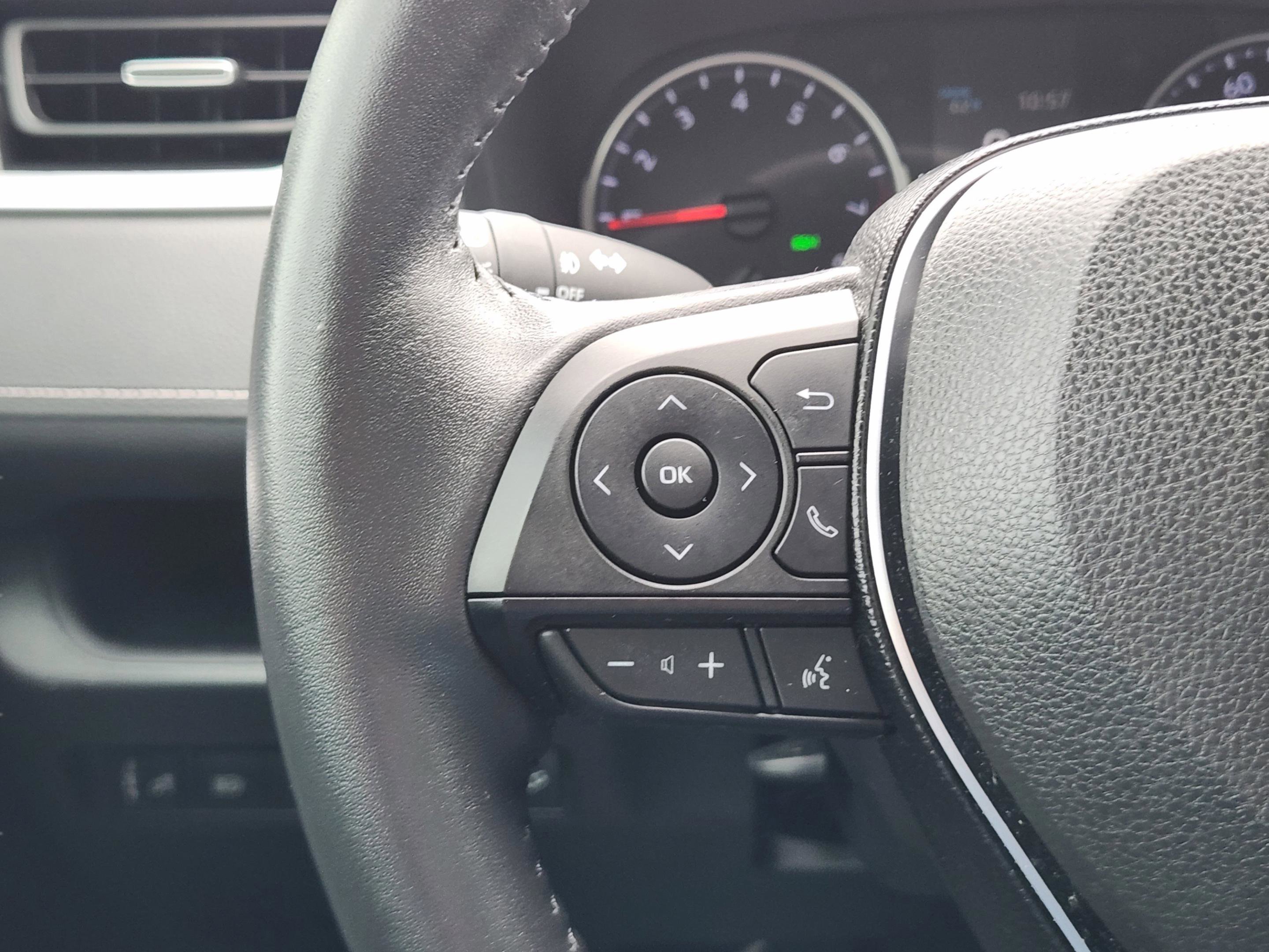 Used 2019 Toyota RAV4 XLE Premium FWD image 23