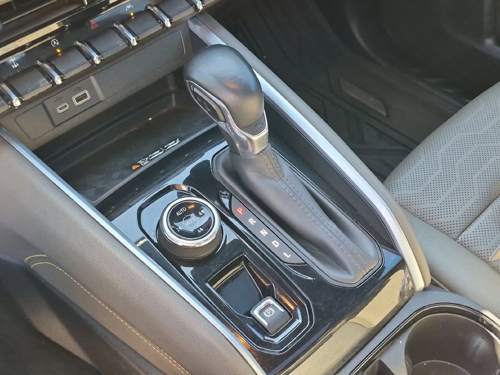 Used 2025 Chevrolet Colorado ZR2 w/ Technology Package AWD/4WD image 26