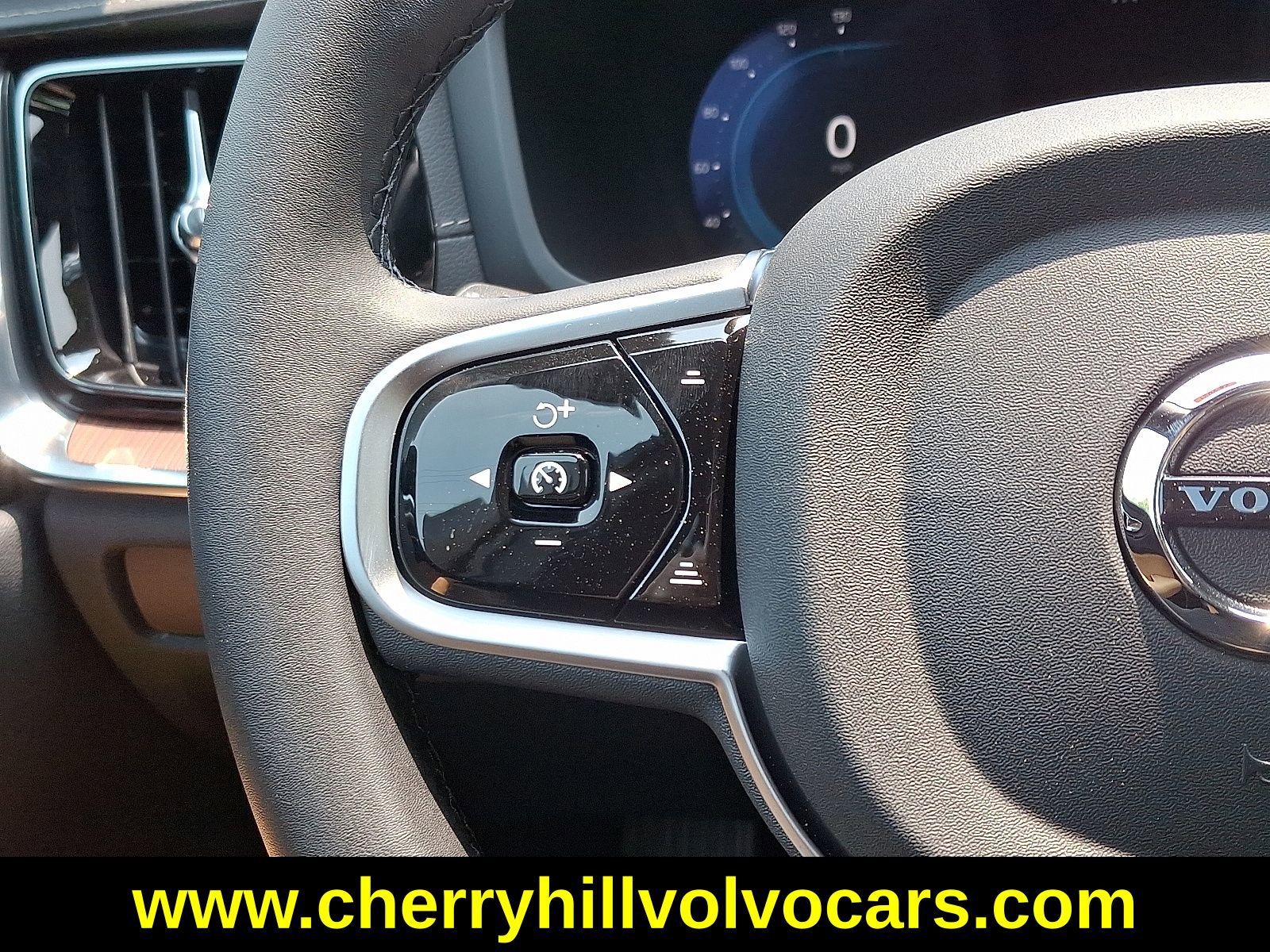 New 2025 Volvo V60 B5 Cross Country Ultra w/ Protection Package Premier image 22