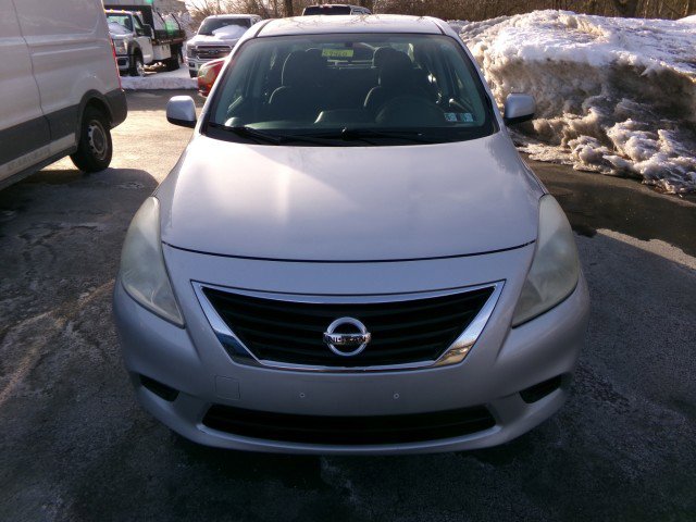 Used 2014 Nissan Versa SV image 3