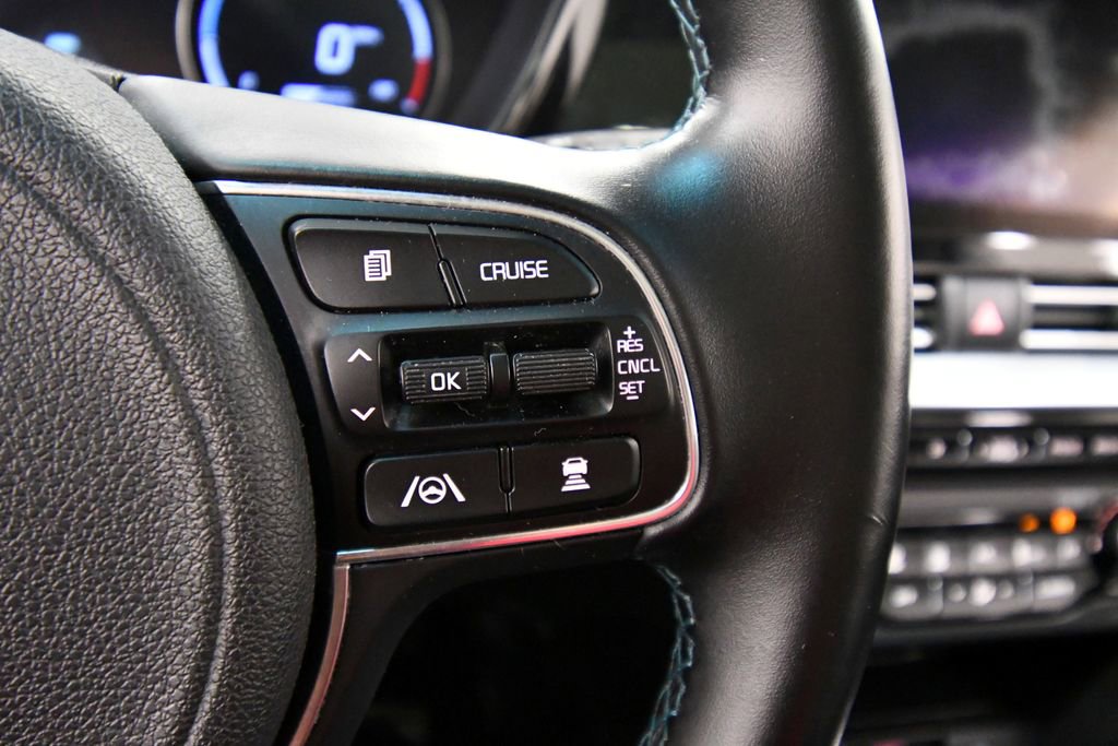 Used 2022 Kia Niro EX Premium w/ Cold Weather Package image 22