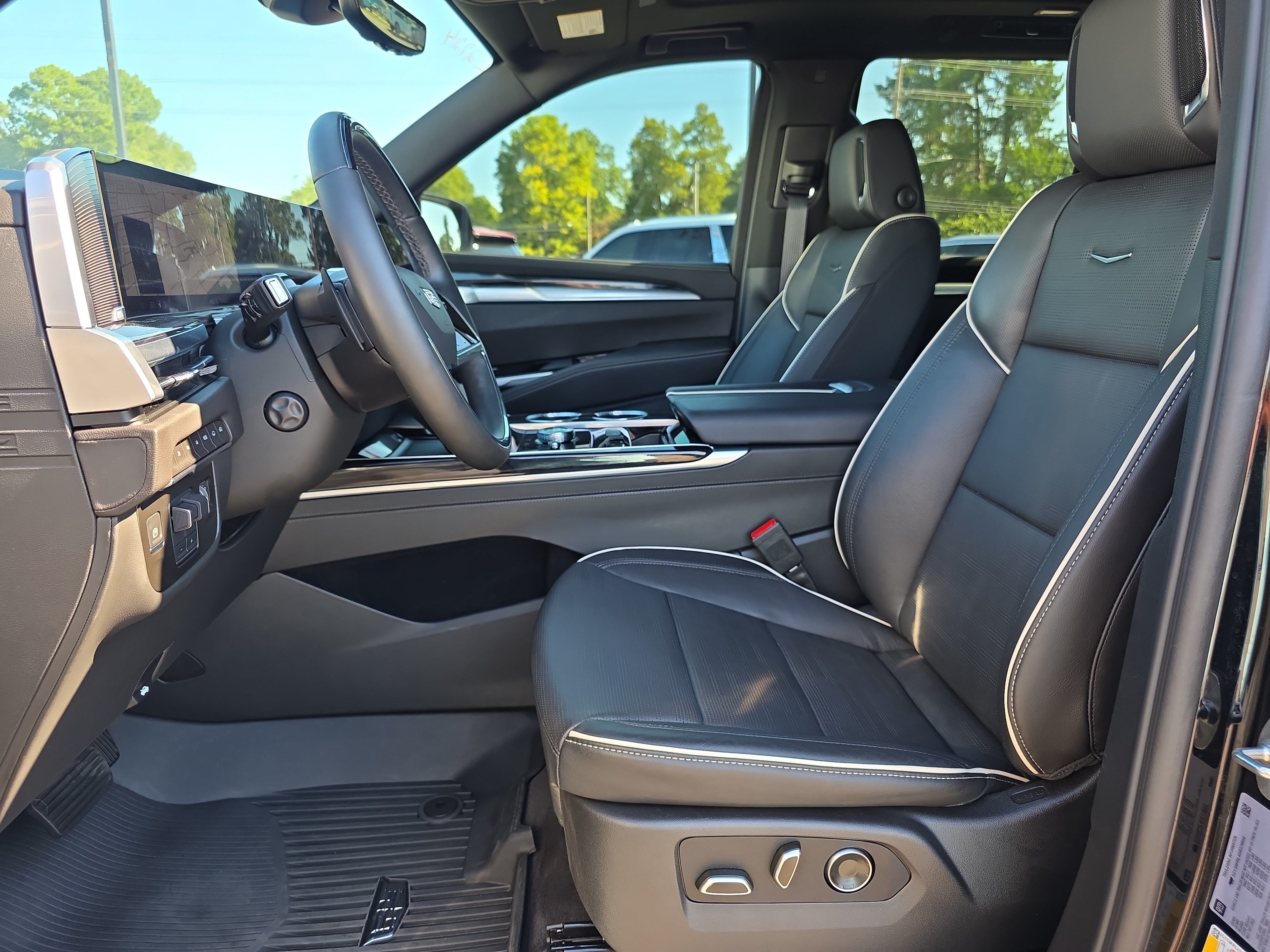 Used 2025 Cadillac Escalade Sport w/ Touring Package AWD/4WD image 10