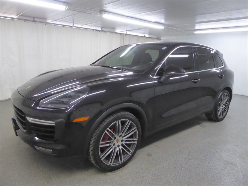 Used 2015 Porsche Cayenne Turbo image 3