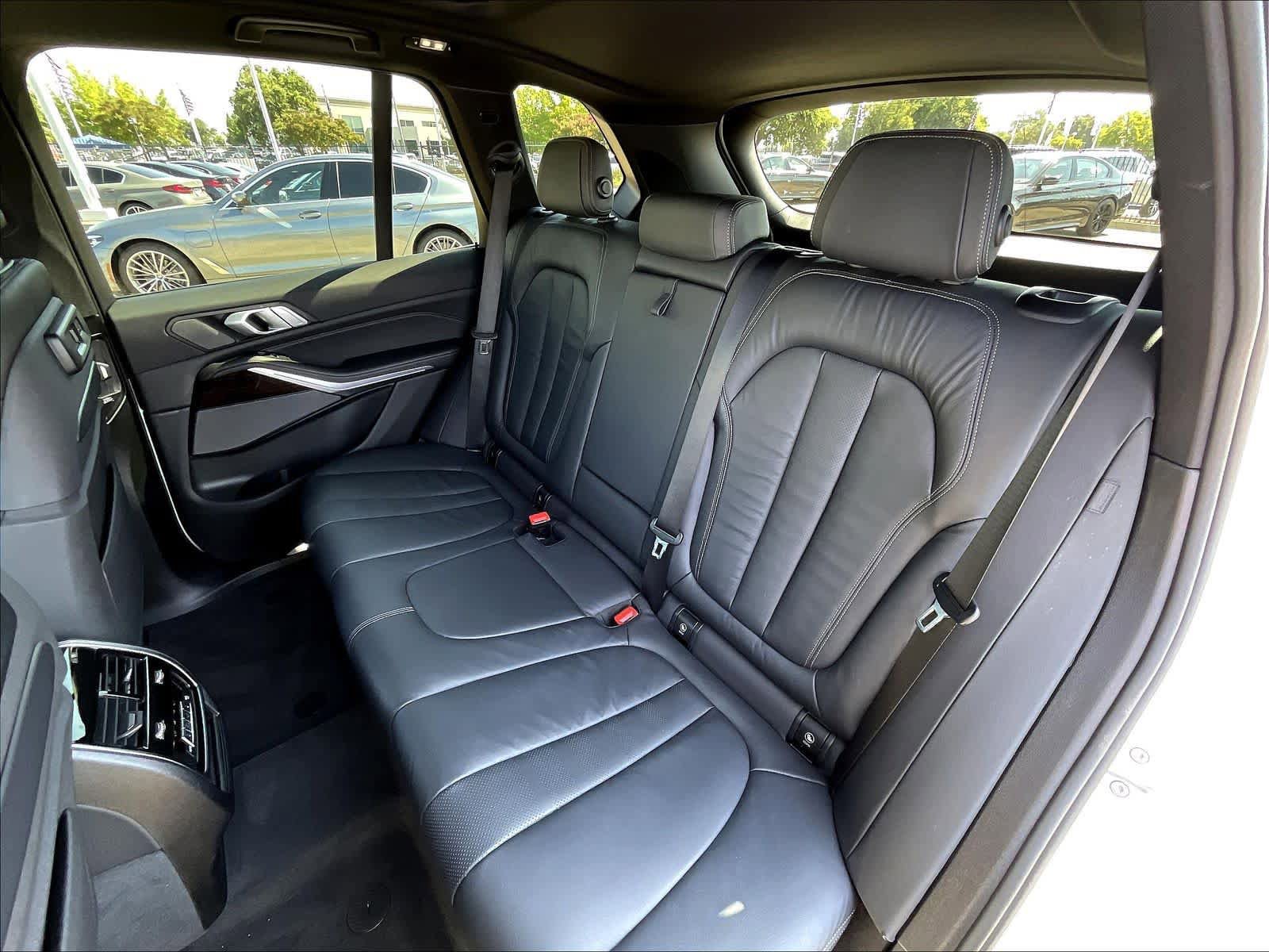 Used 2019 BMW X5 xDrive50i w/ M Sport Package AWD/4WD image 23