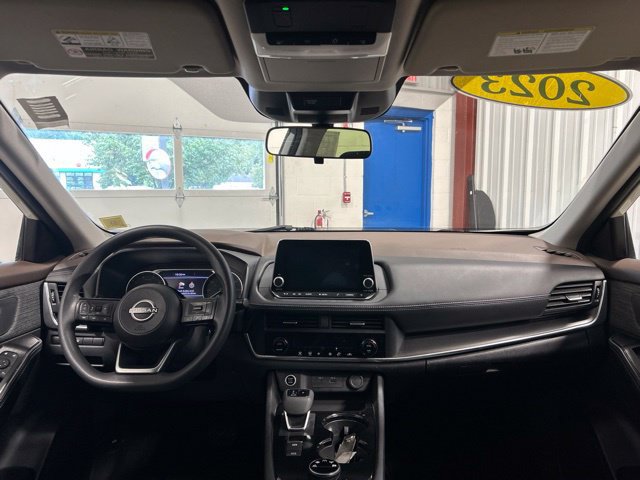 Used 2023 Nissan Rogue SV AWD/4WD image 16