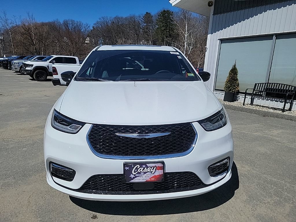 New 2026 Chrysler Pacifica Select image 2