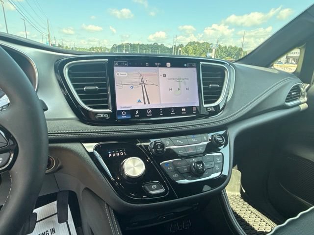 Used 2025 Chrysler Pacifica Limited w/ Uconnect Theater Family Group FWD image 21