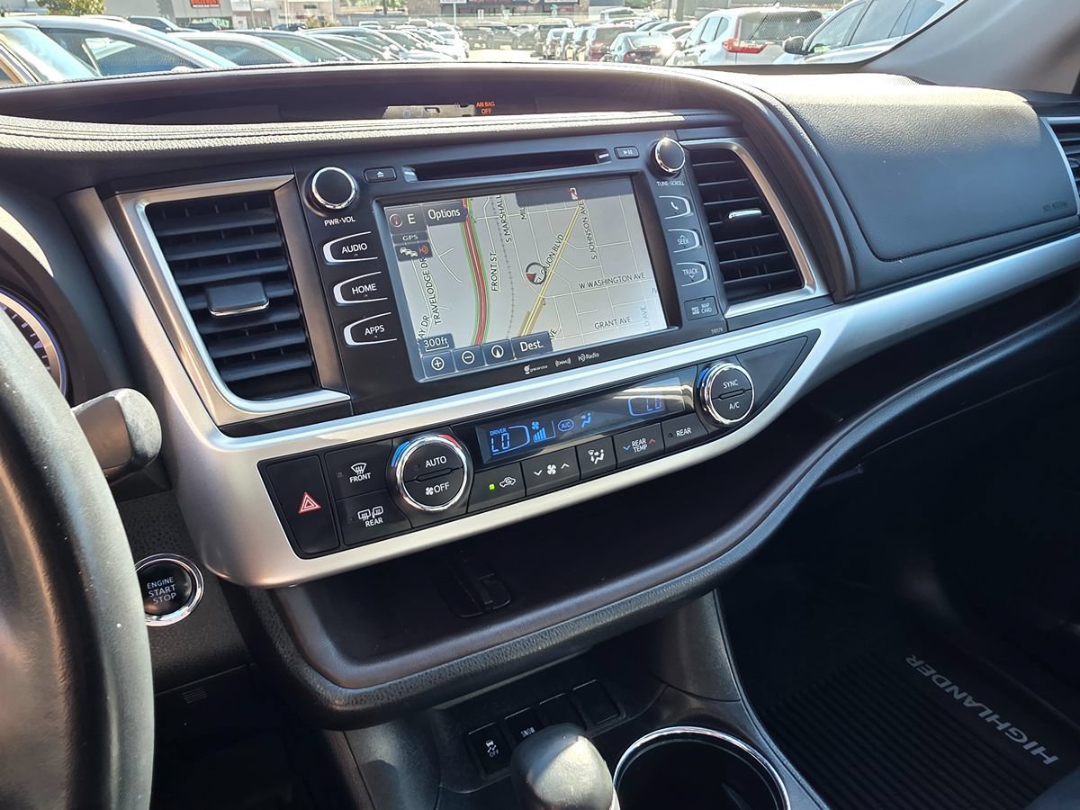 Used 2018 Toyota Highlander XLE FWD image 38