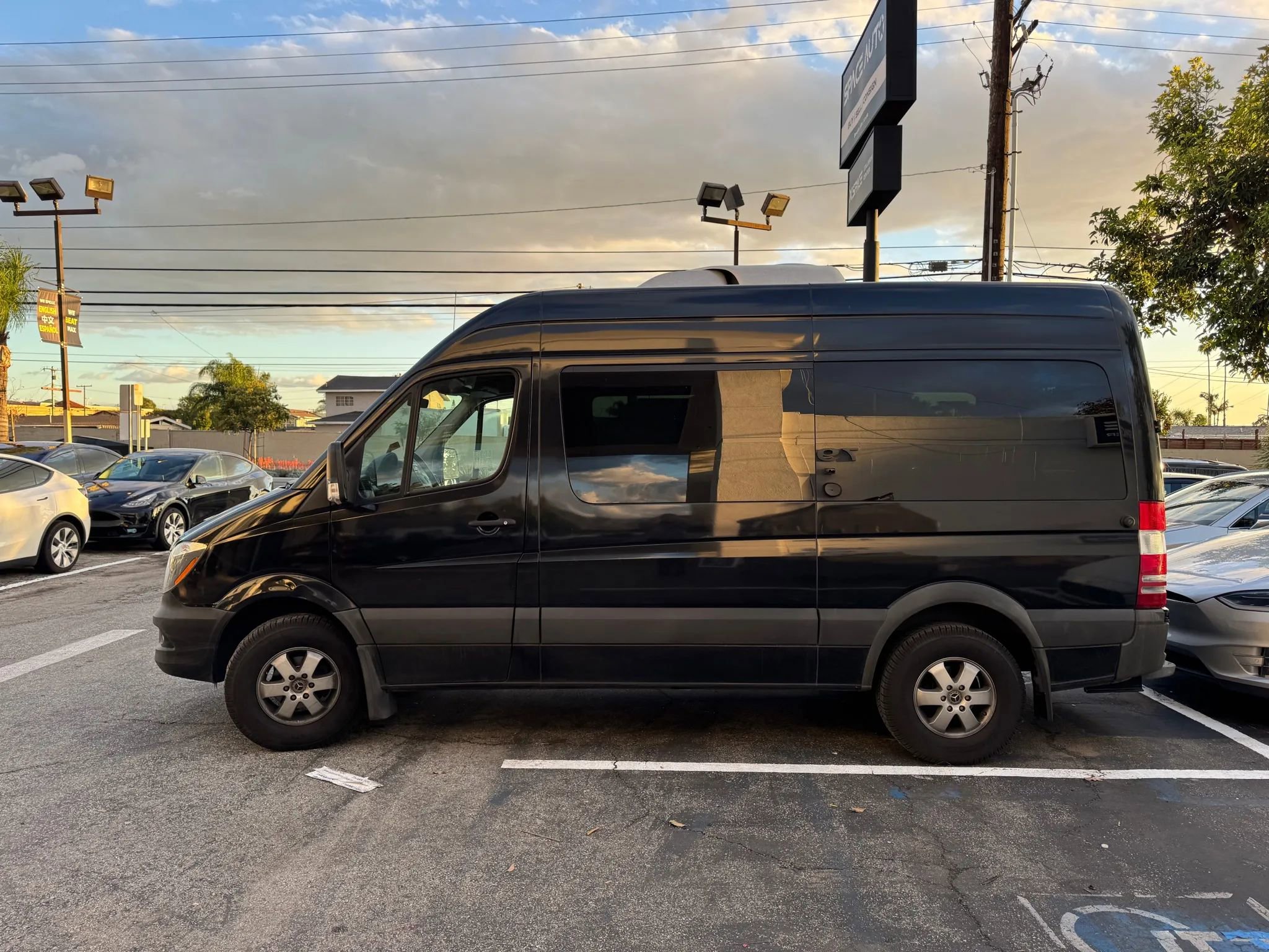Used 2018 Mercedes-Benz Sprinter 2500 image 7