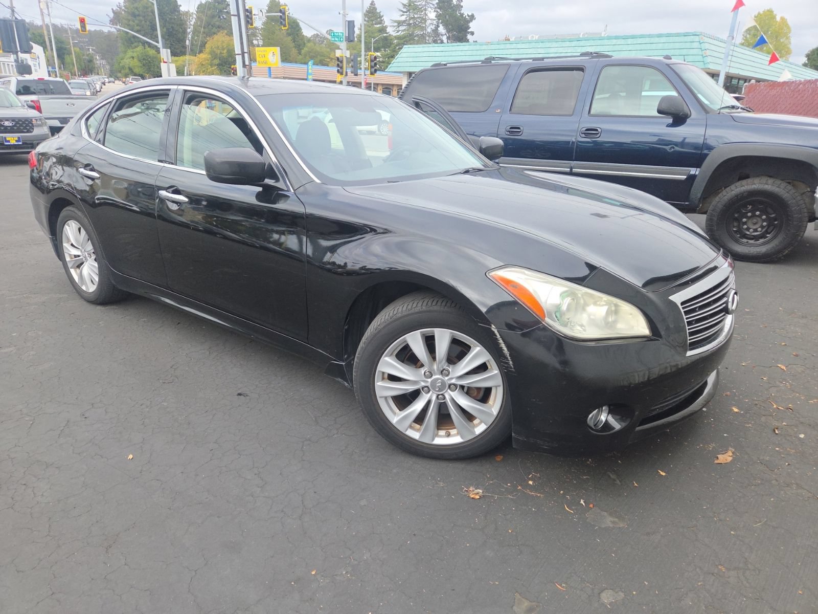 Used 2011 INFINITI M37 w/ Deluxe Touring Pkg RWD image 1