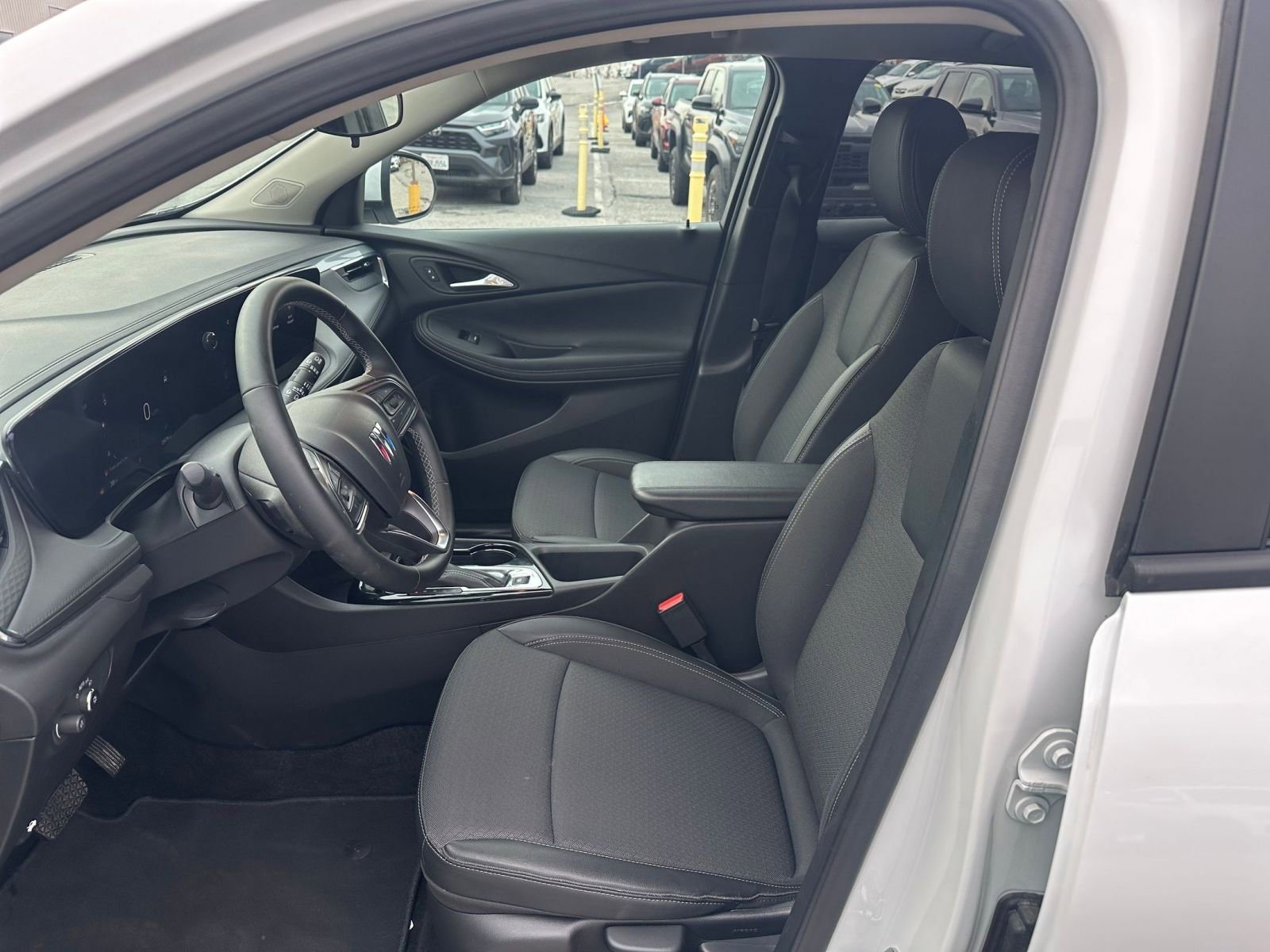 Used 2025 Buick Encore GX Preferred image 24