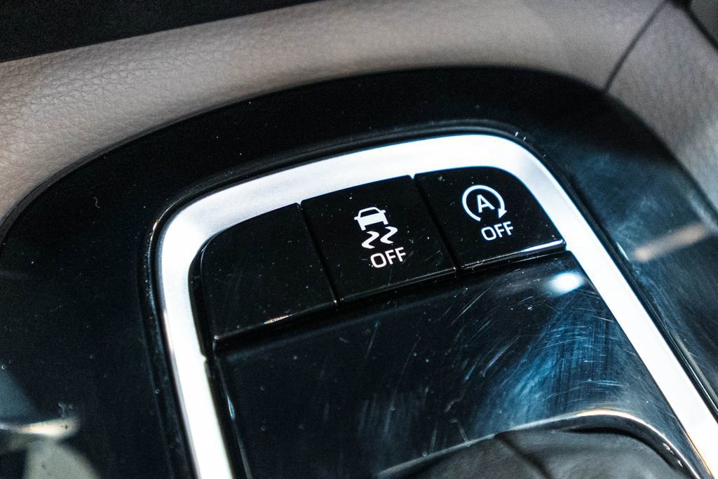 Certified 2023 Toyota Corolla Cross LE image 24