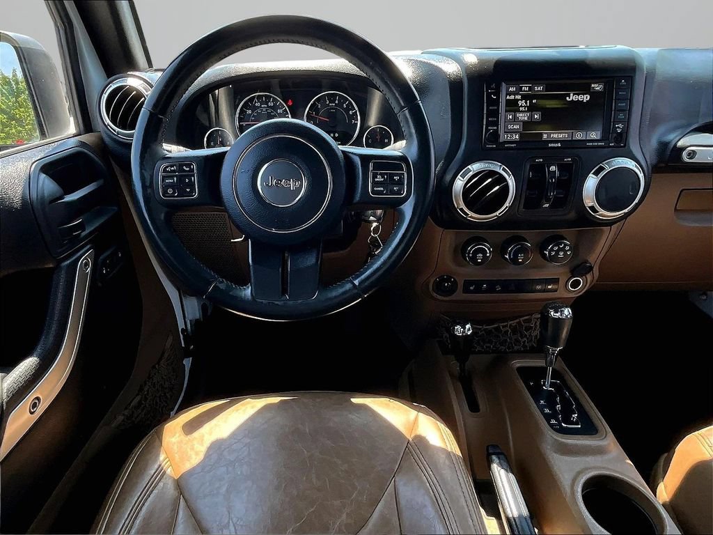 Used 2015 Jeep Wrangler Unlimited Sahara w/ Connectivity Group AWD/4WD image 6