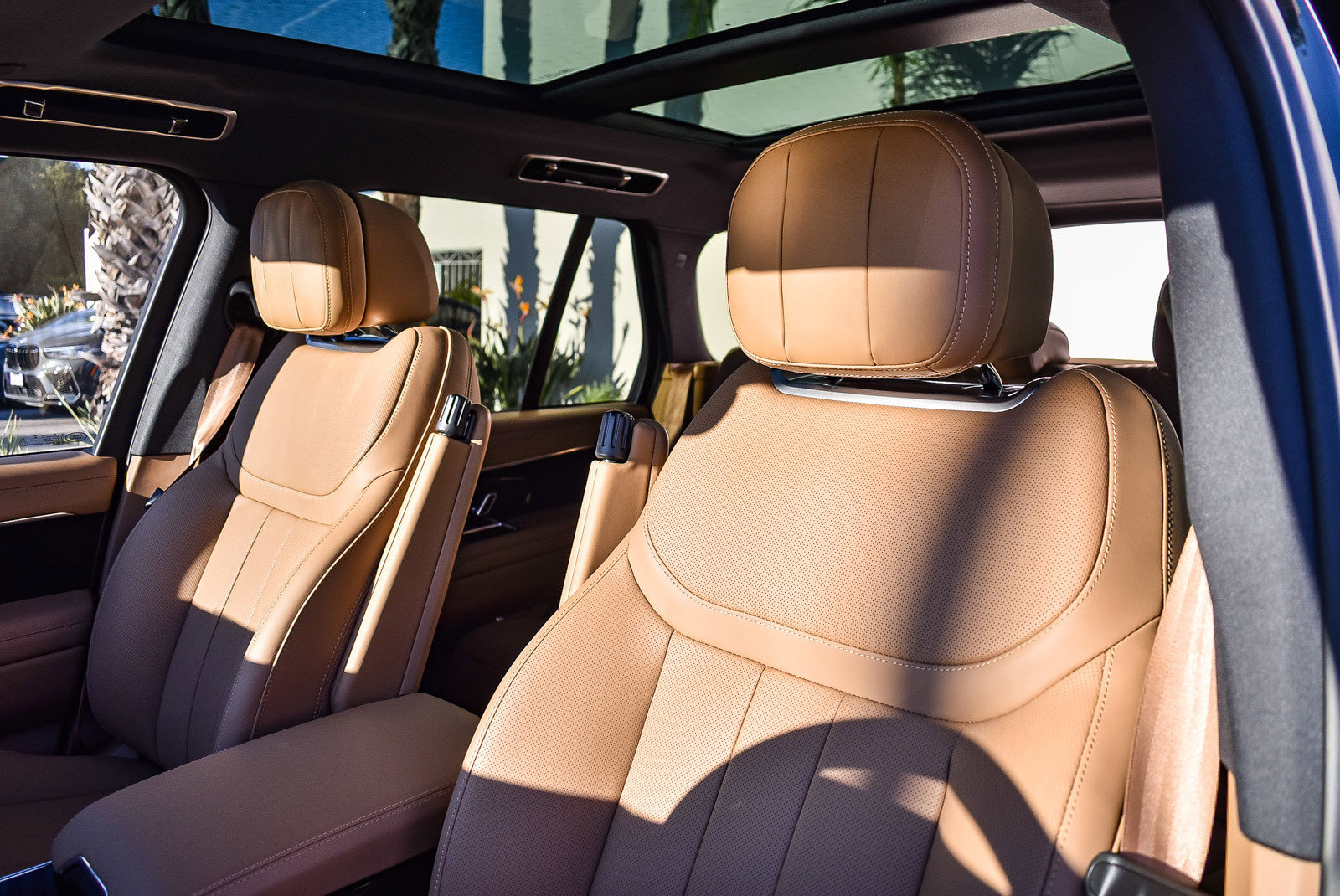 Used 2025 Land Rover Range Rover SE image 26