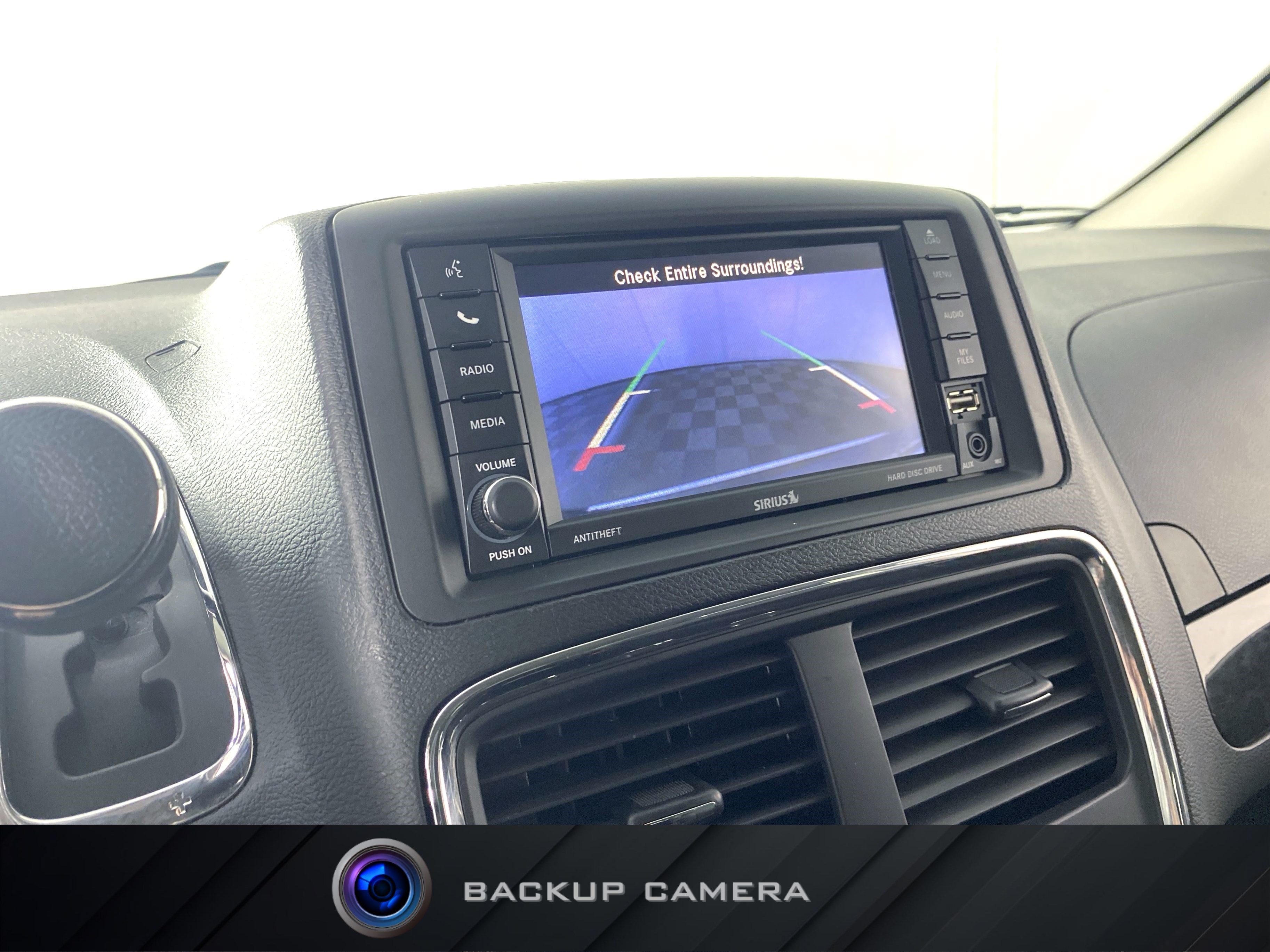 Used 2018 Dodge Grand Caravan SE w/ UConnect Hands-Free Group FWD image 2