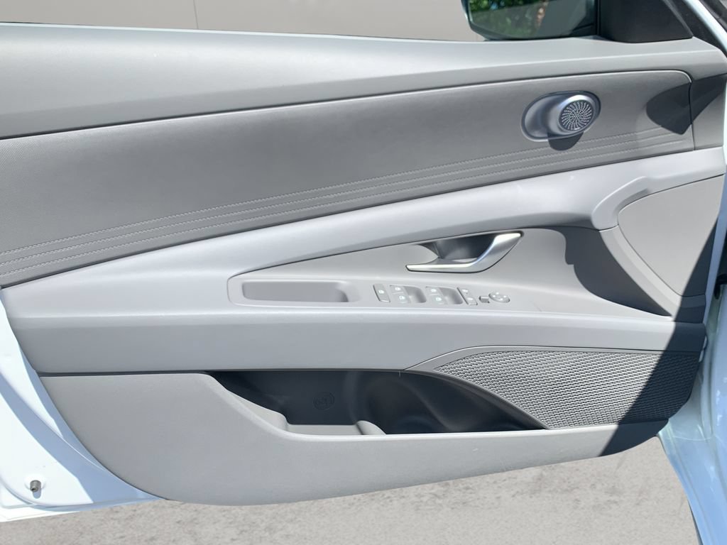 Certified 2026 Hyundai Elantra SE FWD image 12
