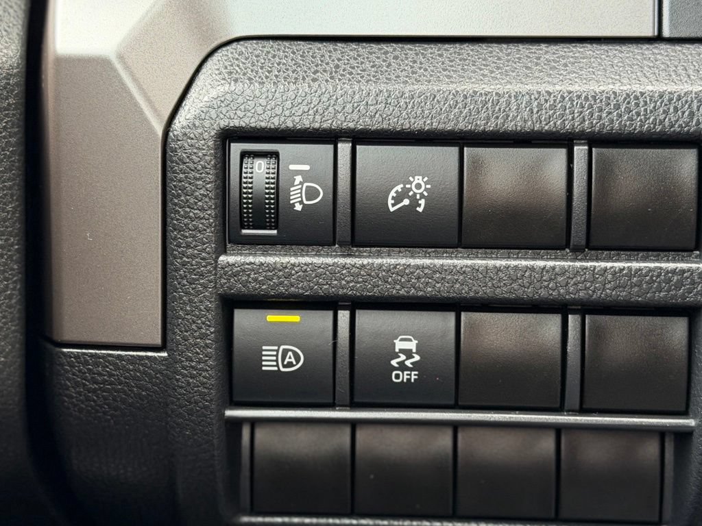 Certified 2024 Toyota Tacoma TRD Off-Road AWD/4WD image 24