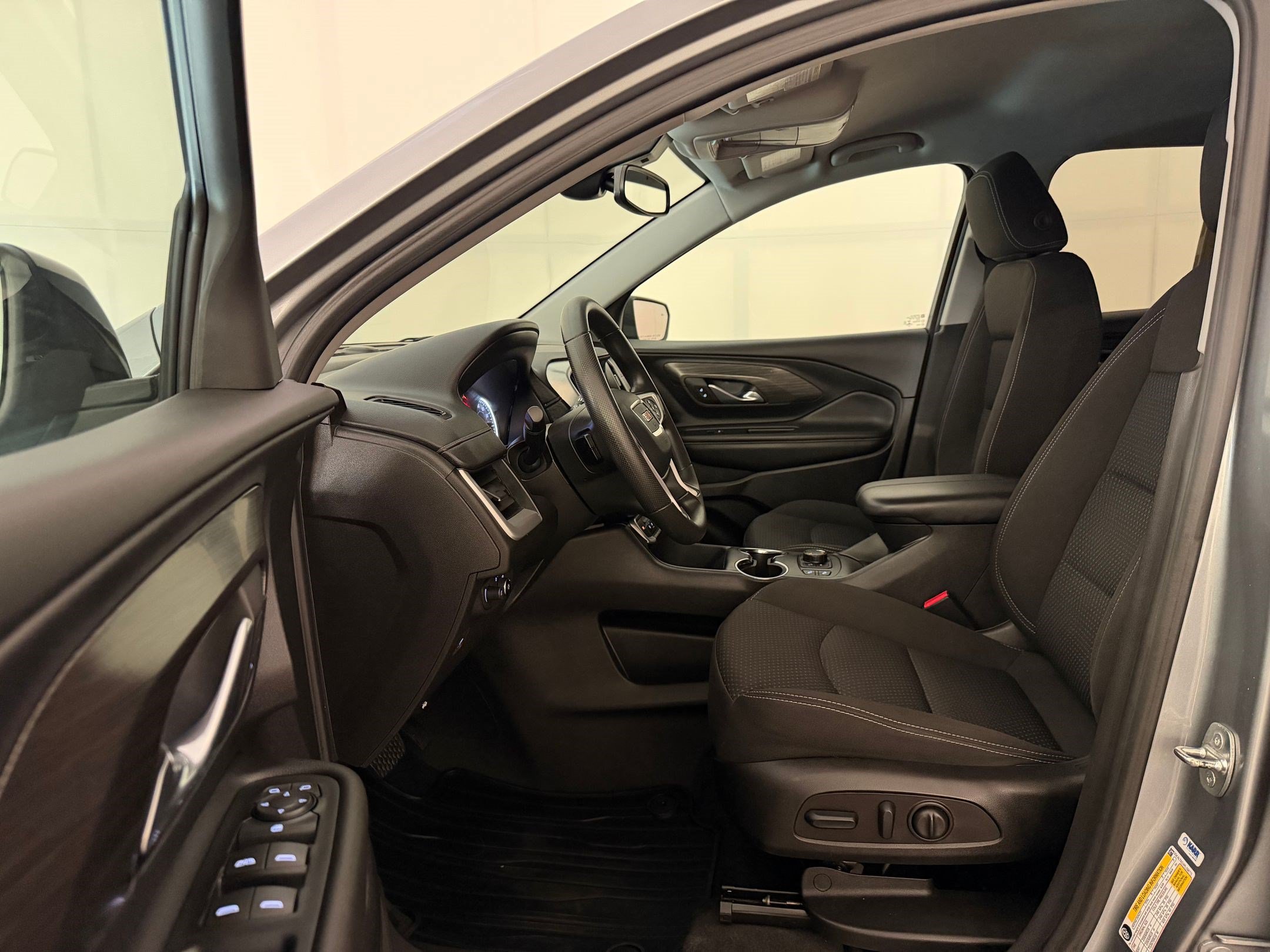 Used 2023 GMC Terrain SLE w/ Driver Convenience Package AWD/4WD image 5