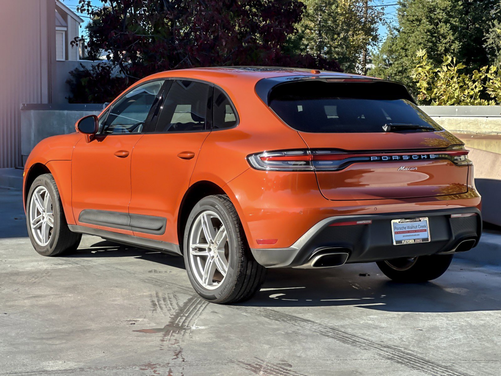 Used 2022 Porsche Macan w/ Premium Package Plus image 3