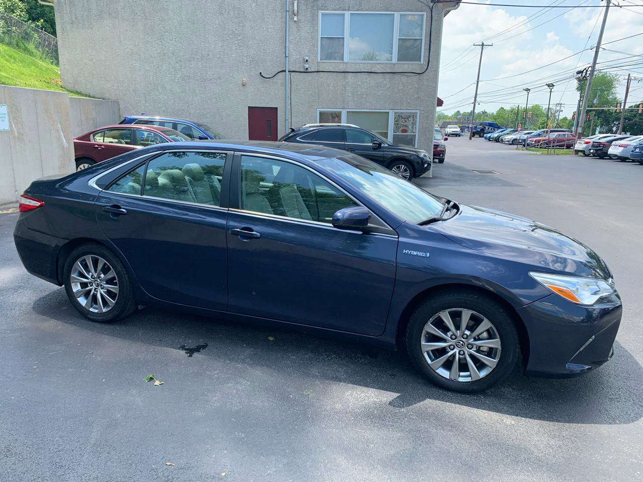 Used 2015 Toyota Camry XLE w/ Moonroof Package FWD image 6