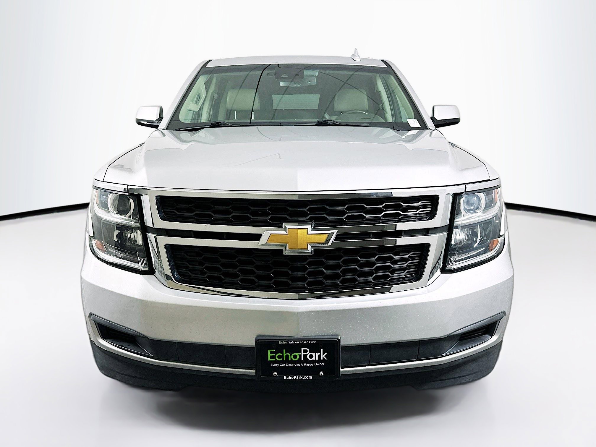 Used 2018 Chevrolet Suburban LT image 2