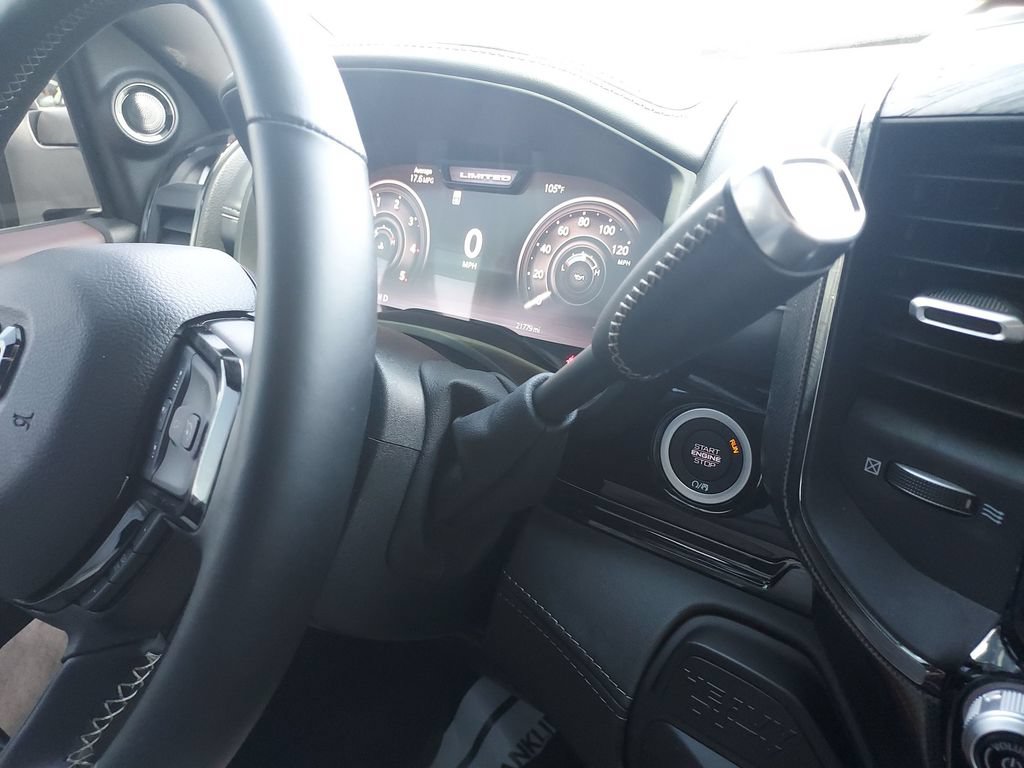 Used 2025 RAM 2500 Limited AWD/4WD image 26
