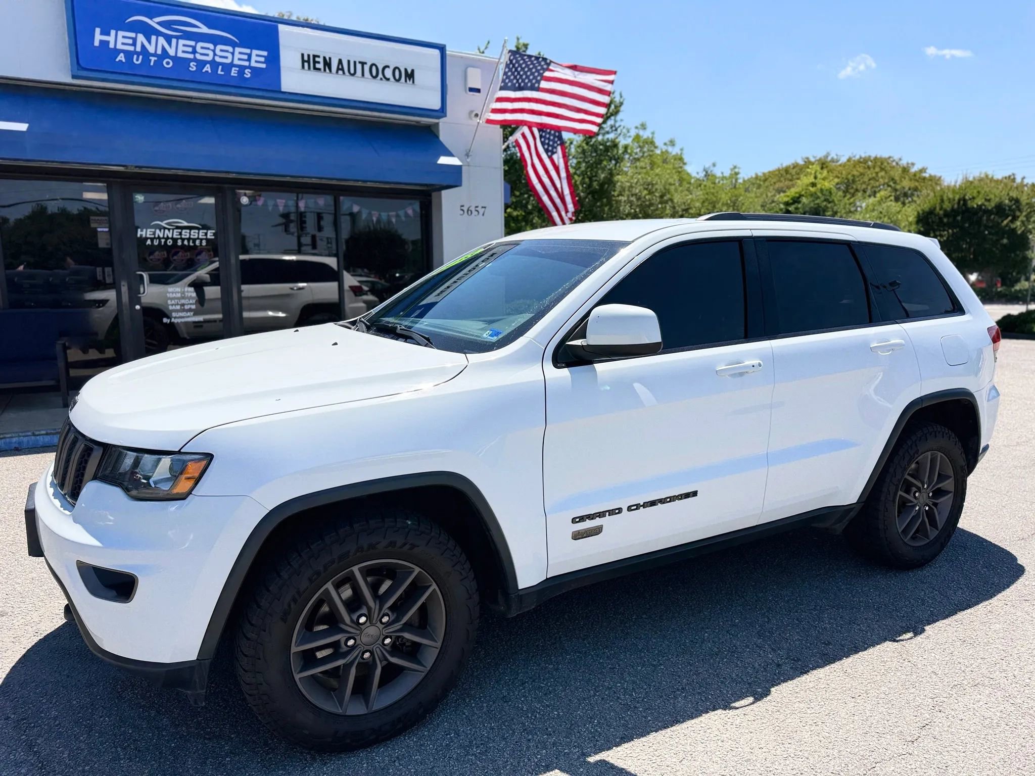 Used 2016 Jeep Grand Cherokee Laredo 75th Anniversary AWD/4WD image 46
